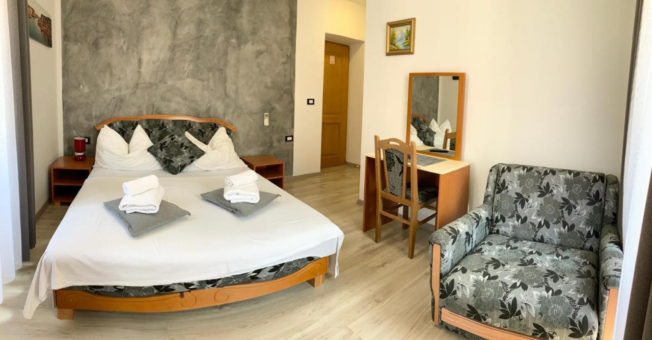 Rooms Valentino Poreč Exteriör bild