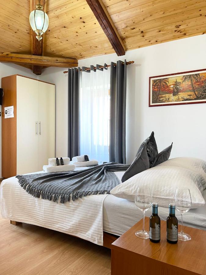 Rooms Valentino Poreč Exteriör bild